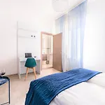 Hostly - Colorhome Pisa Midtown - Unique 3 Rooms With 3 Private Bathrooms