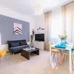 Hostly - Colorhome Pisa Midtown - Unique 3 Rooms With 3 Private Bathrooms