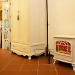 Nel Cuore Di PisaMonolocale In Palazzo Storico.