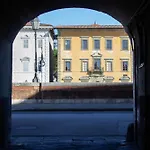 Nel Cuore Di PisaMonolocale In Palazzo Storico.