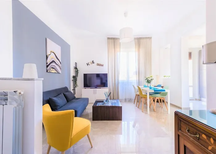 Hostly - Colorhome Pisa Midtown - Unique 3 Rooms With 3 Private Bathrooms