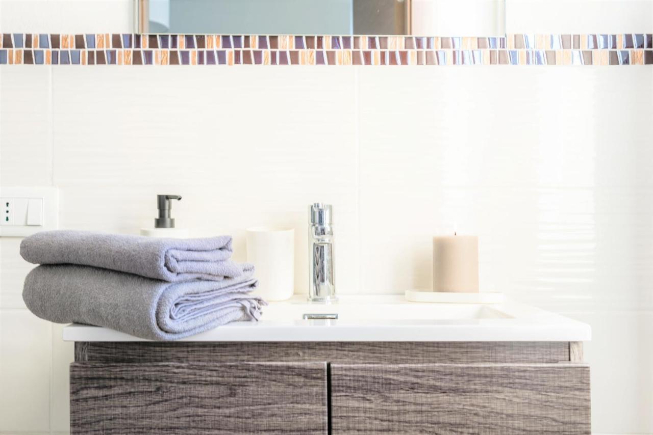 Hostly - Colorhome Midtown - Unique 3 With 3 Private Bathrooms Apartment
