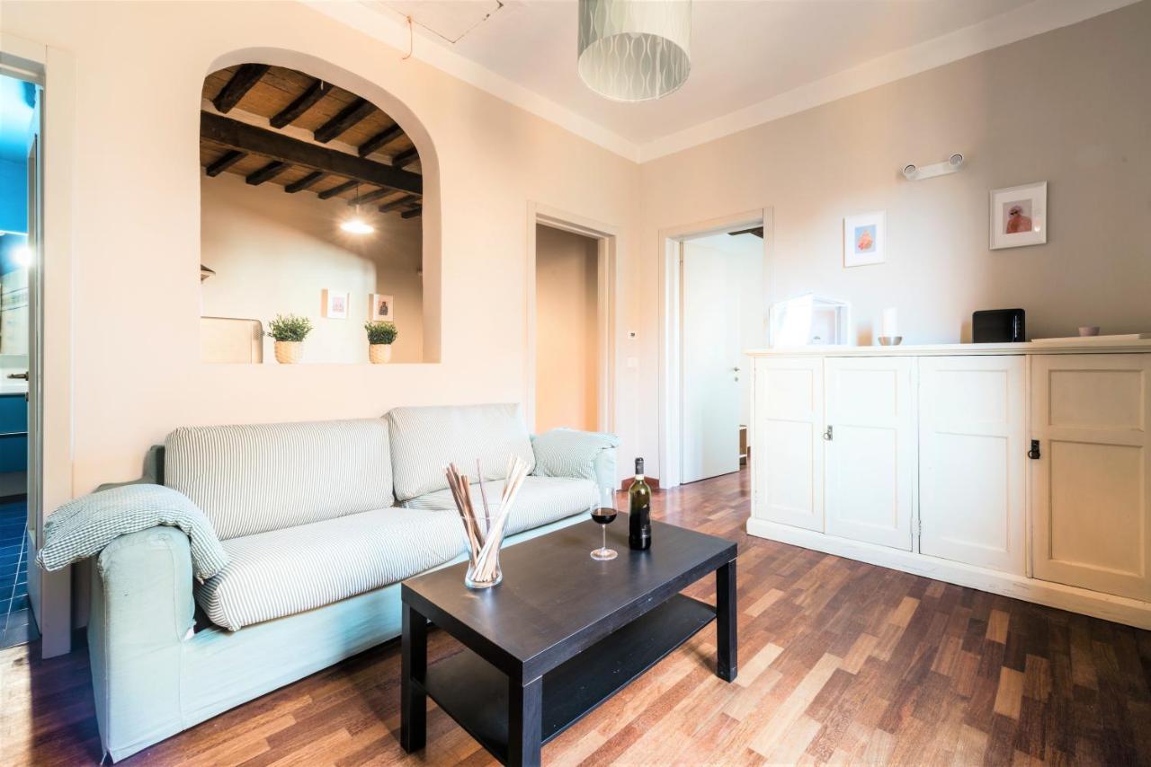 Hostly - La Pera - 2 Bedrooms, Full Center Apartment *