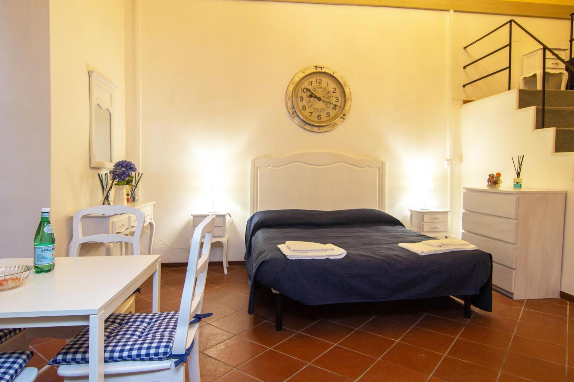 Nel Cuore Di Pisamonolocale In Palazzo Storico. Pisa