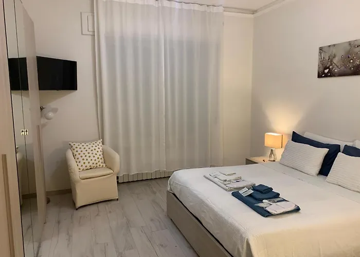 Pisa Train Station Guest House