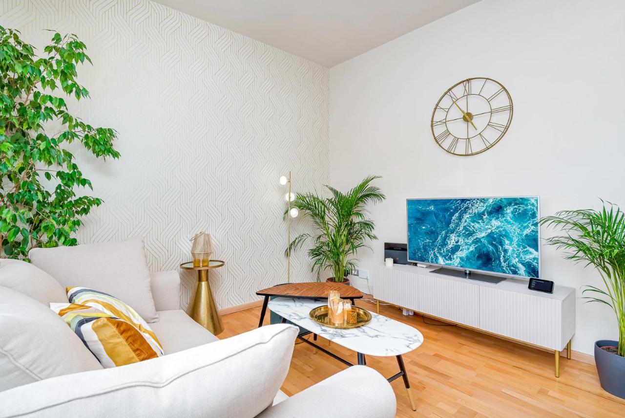 Art Deco' - Sleepwithme - Free Parking - Free Breakfast - Very Friendly Staff Apartment