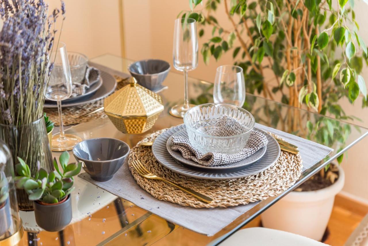 Art Deco' - Sleepwithme - Free Parking - Free Breakfast - Very Friendly Staff Apartment