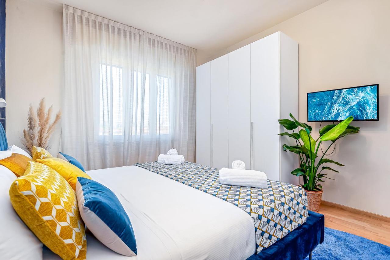 Art Deco' - Sleepwithme - Free Parking - Free Breakfast - Very Friendly Staff