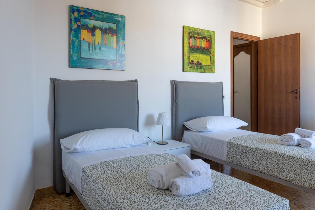 Quiet And Bright Flats With Balcony Apartment Pisa
