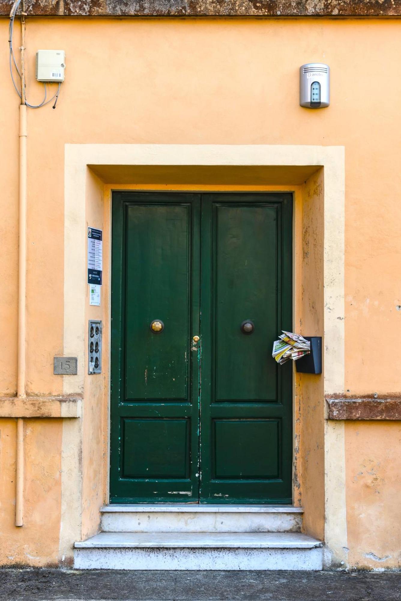 Hostly-suite Le Maioliche-near The Tower Apartment *