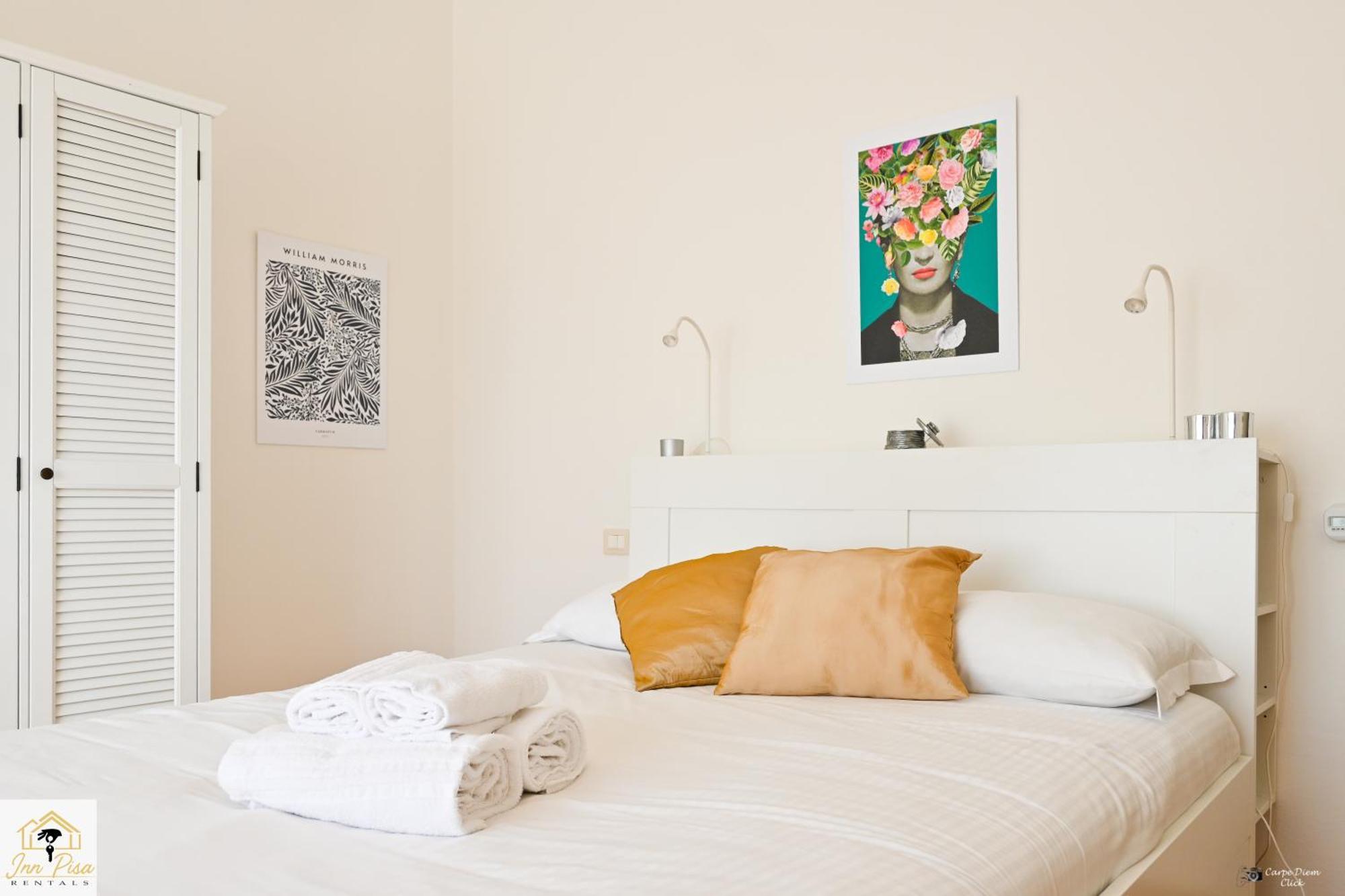 2 - Sunny Corner Flat Apartment *