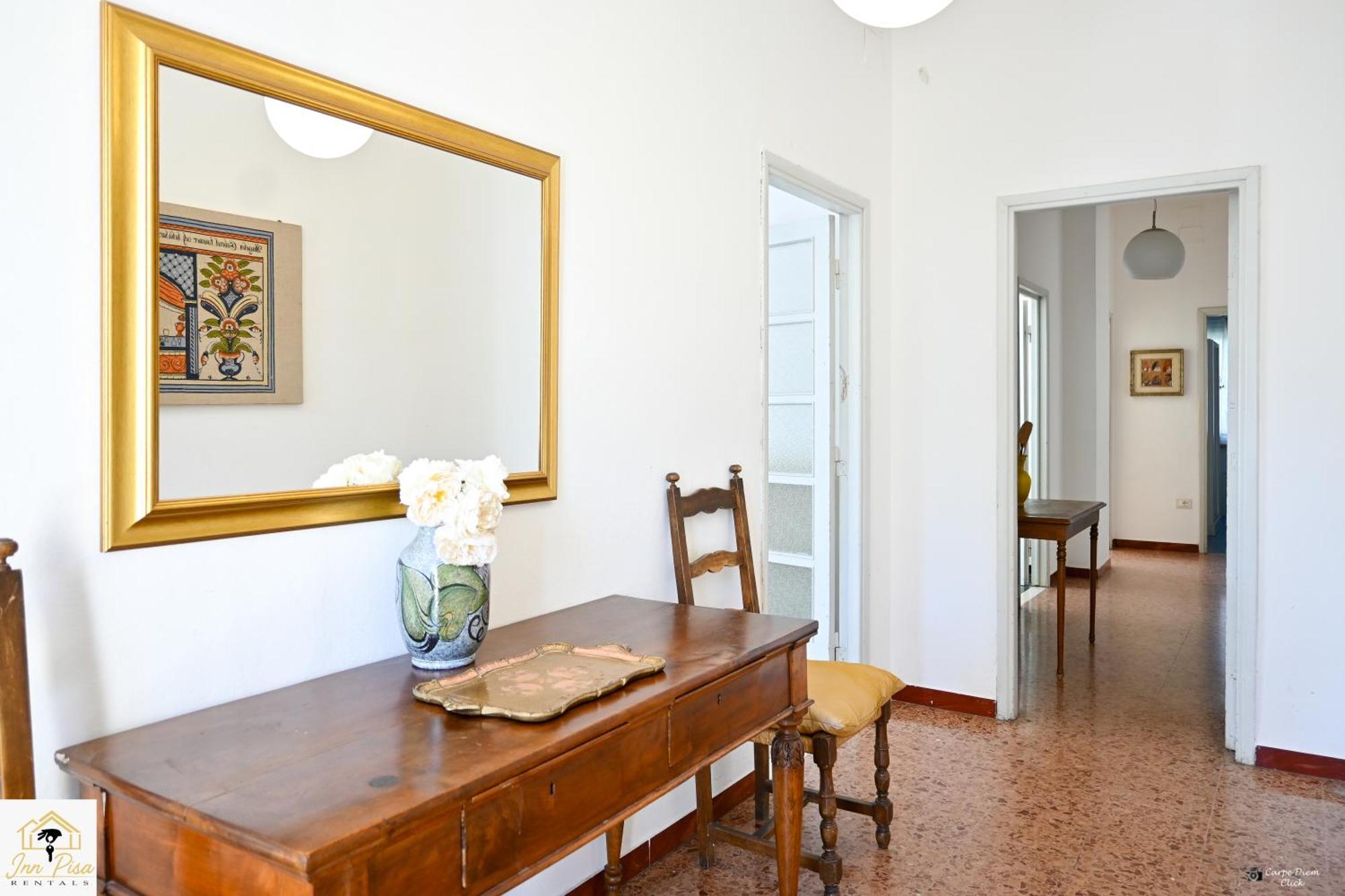 2 - Sunny Corner Flat Apartment