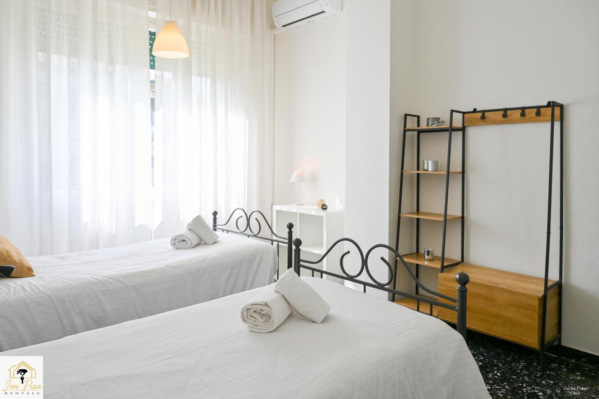 2 - Sunny Corner Flat Apartment