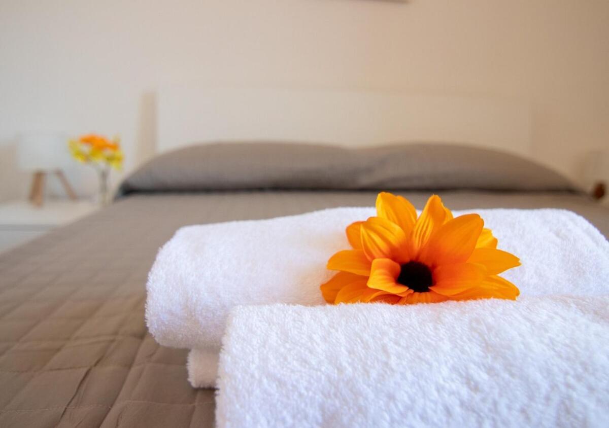-cavour 8- 3 With Views - Near The Tower Apartment *