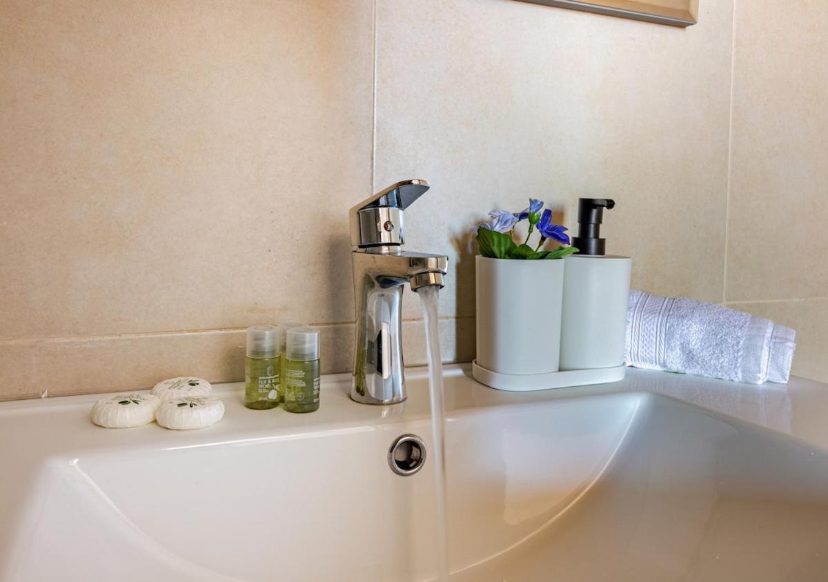 -cavour 8- 3 With Views - Near The Tower Apartment *