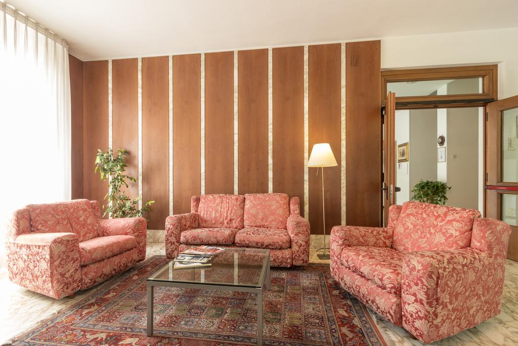 Khách sạn Roma 3*
