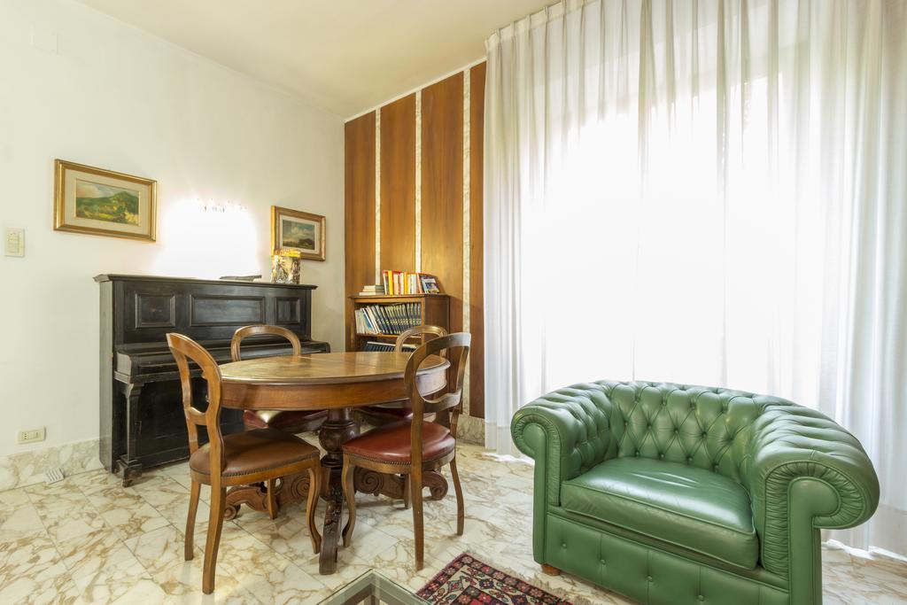 Khách sạn Roma