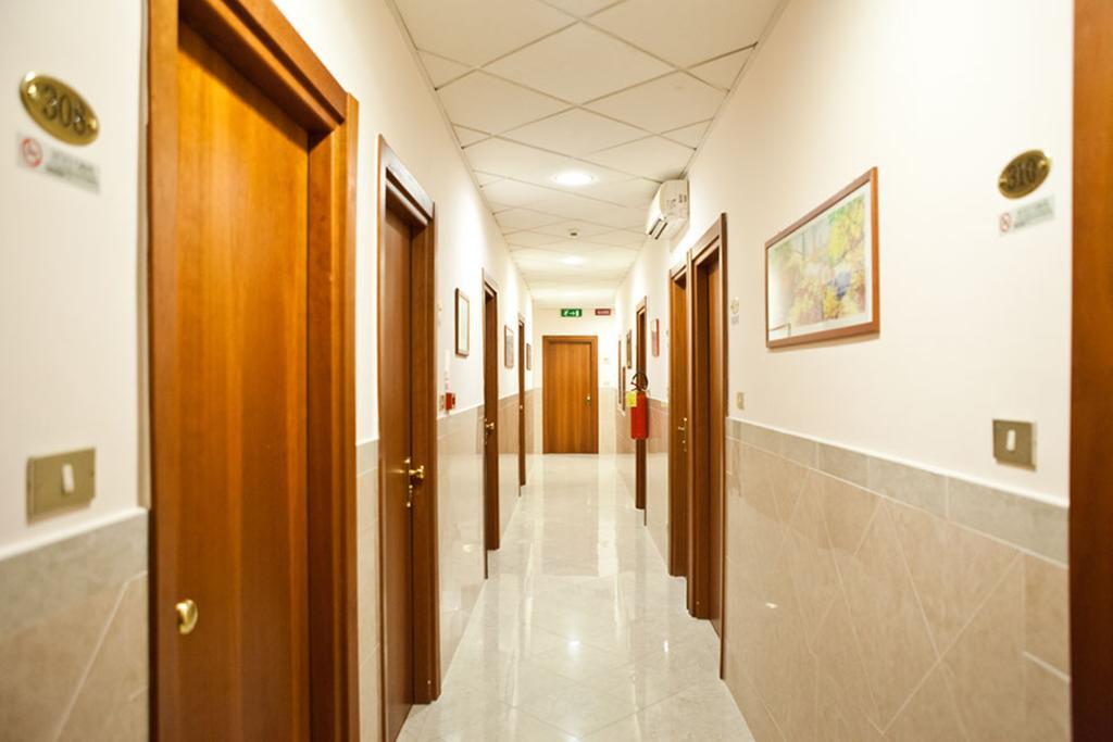 Terminus & Plaza Khách sạn Pisa