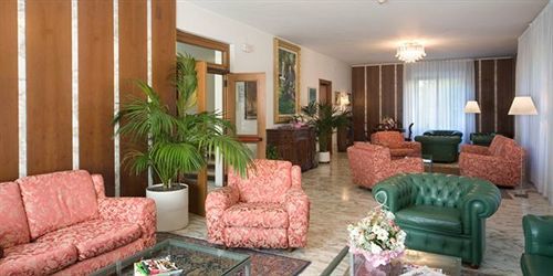 Khách sạn Roma 3*