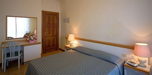 Khách sạn Roma 3*