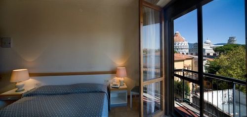 Khách sạn Roma 3*
