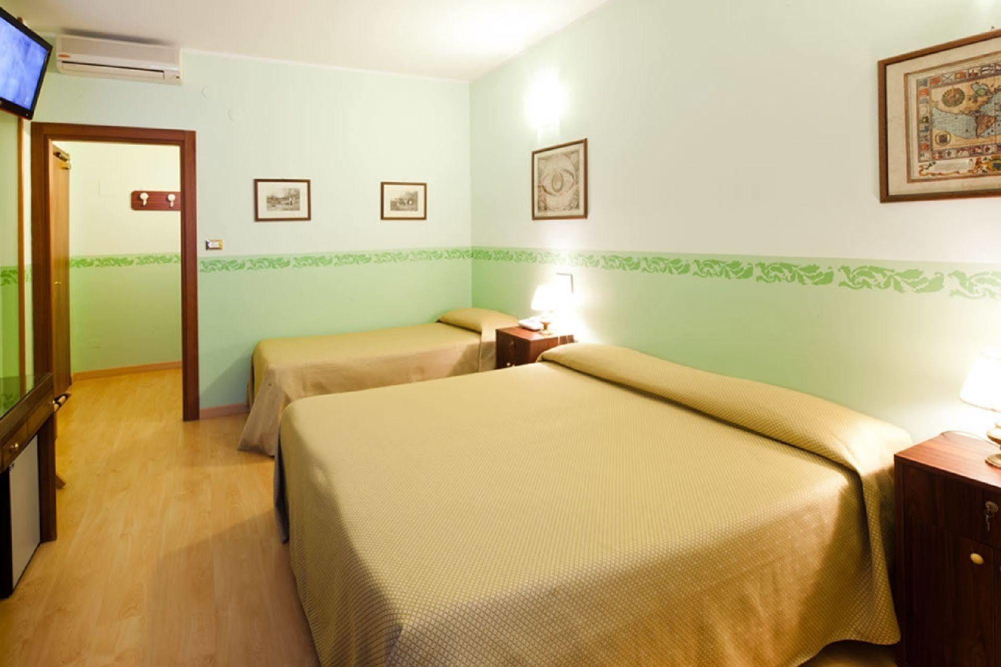 Terminus & Plaza Khách sạn 3*