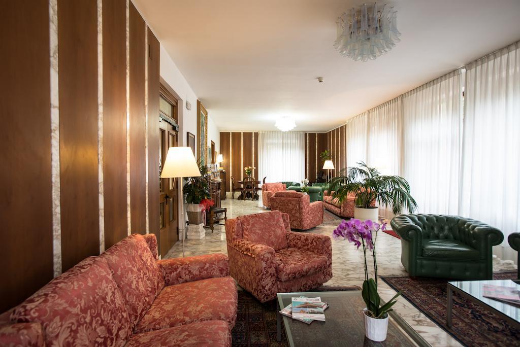 Khách sạn Roma