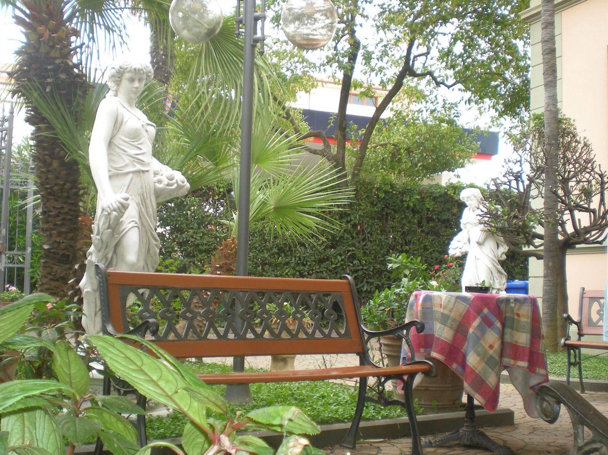 Primavera Hotel 2*