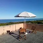 In parco naturale, con accesso diretto alla spiaggia