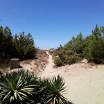 In parco naturale, con accesso diretto alla spiaggia