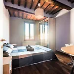 Hostly - La Pera Suite Apartment - 2 Bedrooms, Full Center