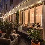 Aweshomeitaly - White Mirrors Apartment