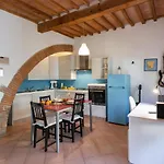 Cisanello Rock Apartment With Patio And Barbecue