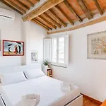 Piazza Dei Cavalieri Orange Attic Apartment