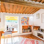 Piazza Dei Cavalieri Orange Attic Apartment