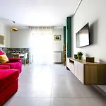 Hostly - Cisanello Suite Apartment - Light And Colors