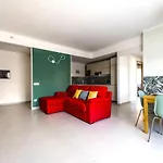 Hostly - Cisanello Suite Apartment - Light And Colors