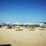 Appartamento In Villa A Tirrenia, Eleganza E Comfort A Pochi Passi Dal Mare