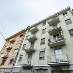 Yellowsunny Apartment With Two Balconies
