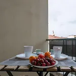 Yellowsunny Apartment With Two Balconies