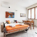 Apartment With Balcony Near Cisanello Hospital