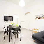 Les House - Apartment 1 By Tuscanywego