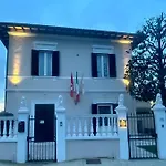 Four Lions Villa Guesthouse