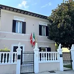 Four Lions Villa Guesthouse