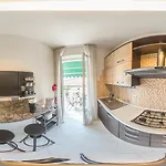 Art Deco\' - Sleepwithme - Free Parking - Free Breakfast - Very Friendly Staff
