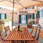 Hostly-Garden House San Lorenzo-Few Steps To Tower