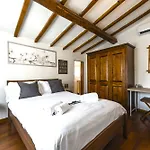 Hostly - La Spina Suite Apartment