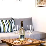 Hostly - La Spina Suite Apartment