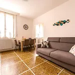 Hostly-Casa Serena-Near The Town Center