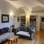 Frescos House